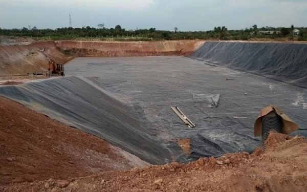 Màng bạt HDPE lót hồ xử lý nước thải