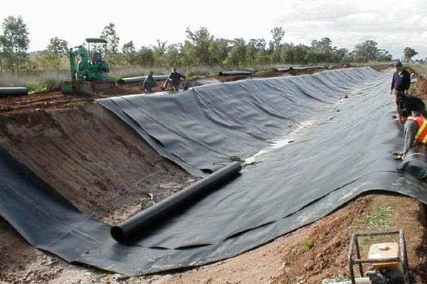 Màng chống thấm HDPE được ứng dụng trong đê đập, kênh mương