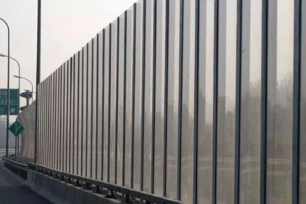 Tấm chống ồn trong suốt làm từ vật liệu polycarbonate