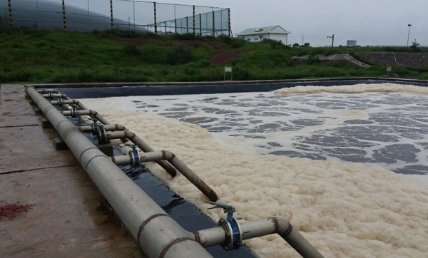 Màng chống thấm HDPE thi công hồ xử lý nước thải